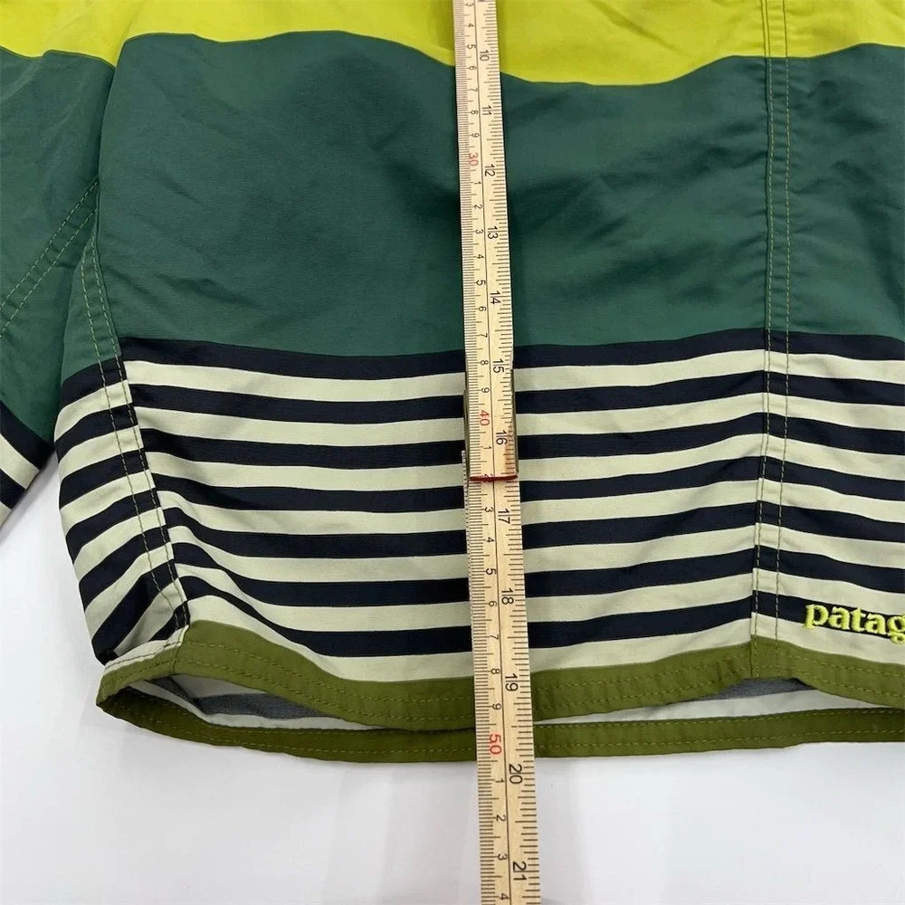 Patagonia Men's Wavefarer Board Shorts Green Striped UPF 50+ Size 32
